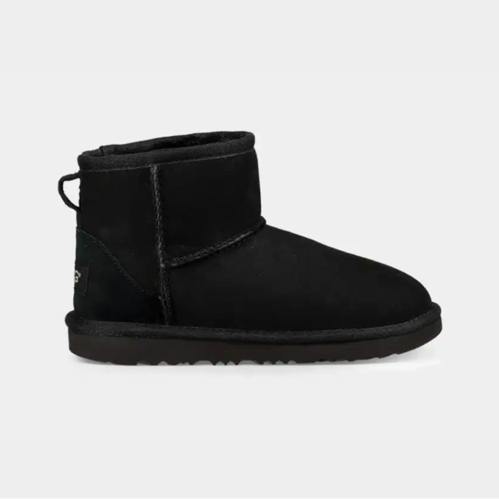 Ugg Kids classic mini ll - size 13. Black